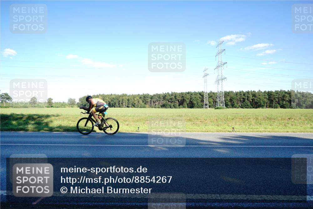 07.09.2025 - 19. Norderstedt Triathlon Michael Burmester http://msf.ph/oto/8854267 07.09.2025 16:12:14 Radfahren 875, 912, 1045, 1558, 1570 meine-sportfotos.de