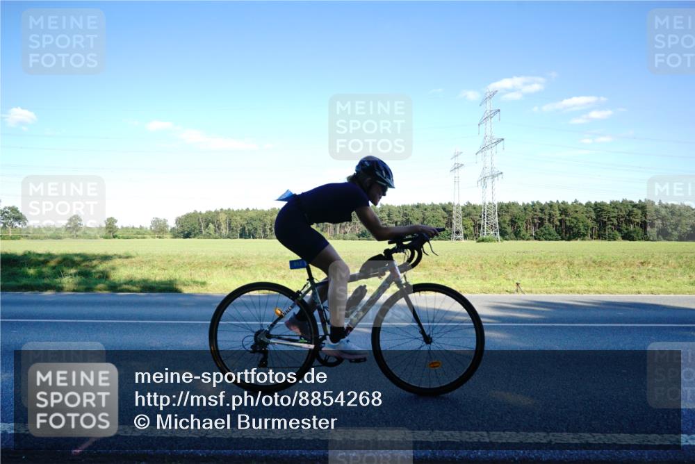 07.09.2025 - 19. Norderstedt Triathlon Michael Burmester http://msf.ph/oto/8854268 07.09.2025 16:12:15 Radfahren 875, 912, 1045, 1105, 1558 meine-sportfotos.de