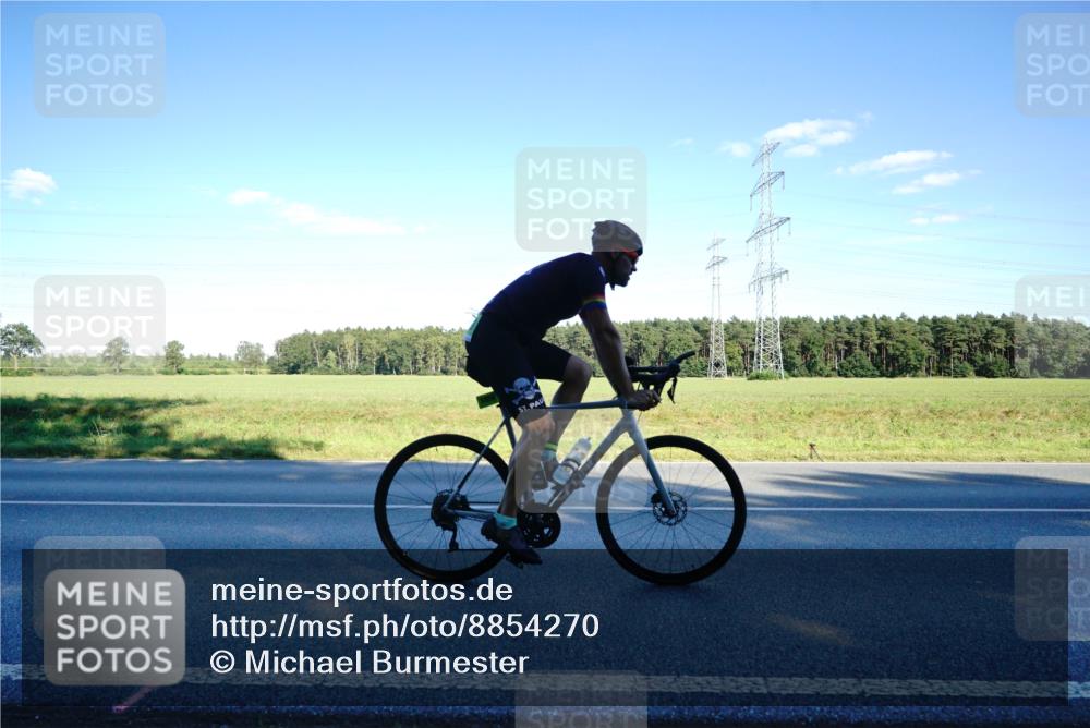 07.09.2025 - 19. Norderstedt Triathlon Michael Burmester http://msf.ph/oto/8854270 07.09.2025 16:12:17 Radfahren 875, 912, 1105, 1558 meine-sportfotos.de