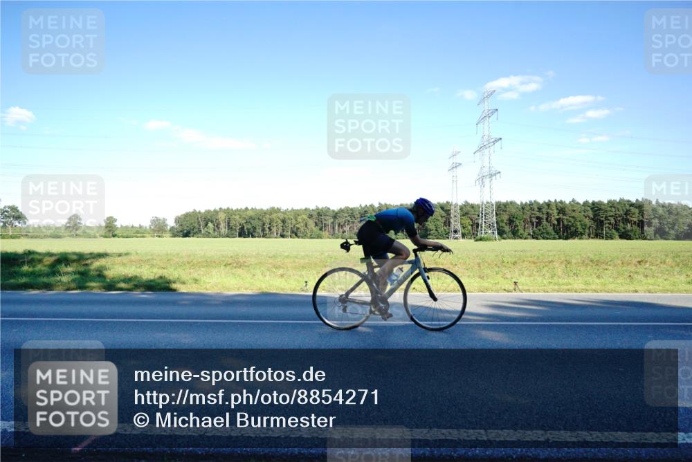 07.09.2025 - 19. Norderstedt Triathlon Michael Burmester http://msf.ph/oto/8854271 07.09.2025 16:12:18 Radfahren 875, 912, 1105, 1558 meine-sportfotos.de