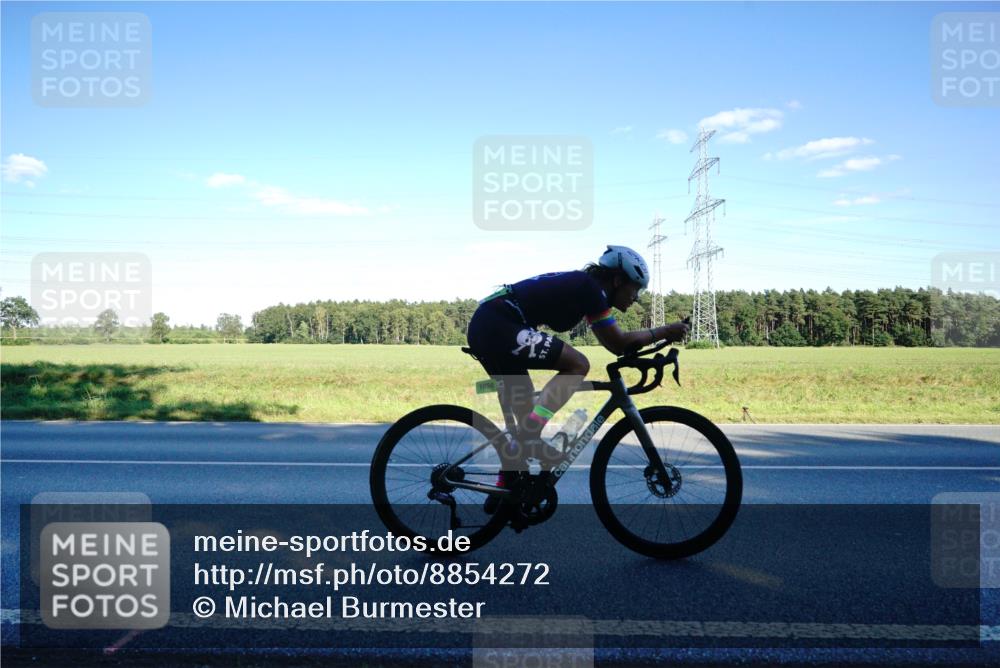 07.09.2025 - 19. Norderstedt Triathlon Michael Burmester http://msf.ph/oto/8854272 07.09.2025 16:12:21 Radfahren 1054, 1105 meine-sportfotos.de