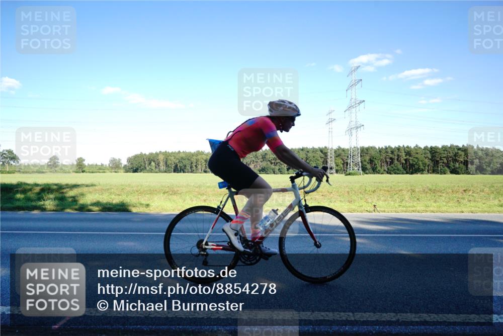 07.09.2025 - 19. Norderstedt Triathlon Michael Burmester http://msf.ph/oto/8854278 07.09.2025 16:12:28 Radfahren 914, 1533, 1610 meine-sportfotos.de