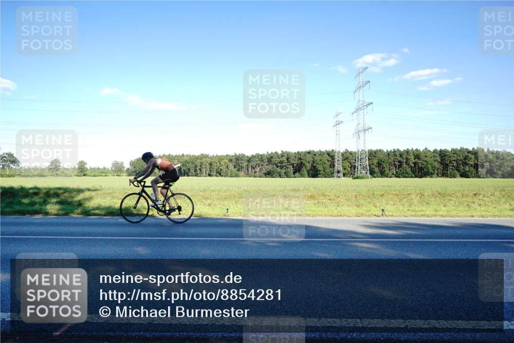 07.09.2025 - 19. Norderstedt Triathlon Michael Burmester http://msf.ph/oto/8854281 07.09.2025 16:12:40 Radfahren 913 meine-sportfotos.de