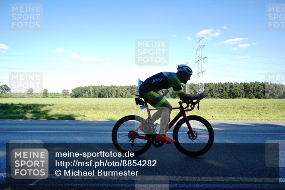 07.09.2025 - 19. Norderstedt Triathlon Michael Burmester http://msf.ph/oto/8854282 07.09.2025 16:12:43 Radfahren 397, 909 meine-sportfotos.de