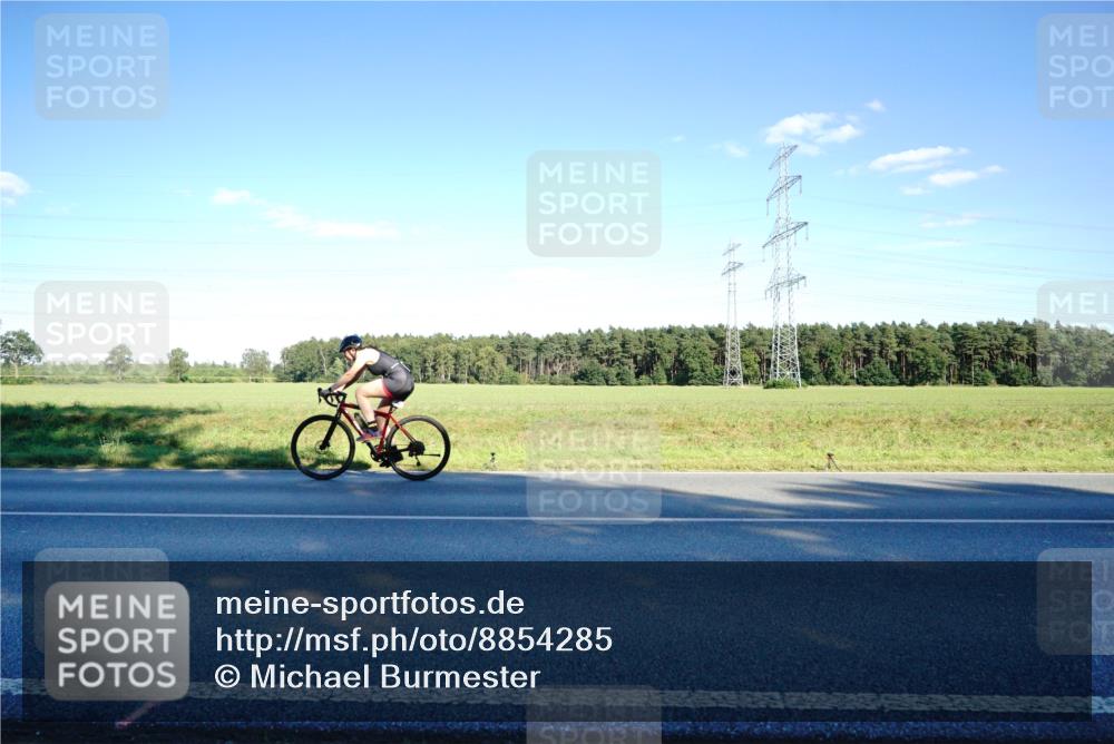 07.09.2025 - 19. Norderstedt Triathlon Michael Burmester http://msf.ph/oto/8854285 07.09.2025 16:12:49 Radfahren 909 meine-sportfotos.de