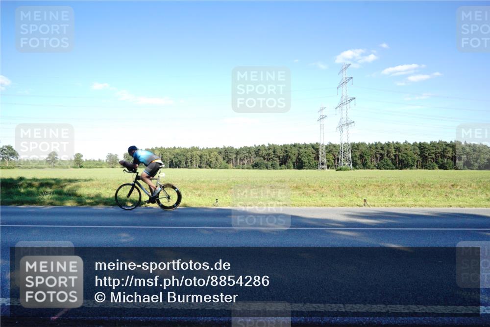 07.09.2025 - 19. Norderstedt Triathlon Michael Burmester http://msf.ph/oto/8854286 07.09.2025 16:12:53 Radfahren 384 meine-sportfotos.de