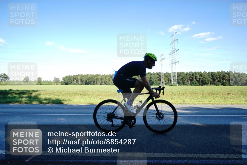 07.09.2025 - 19. Norderstedt Triathlon Michael Burmester http://msf.ph/oto/8854287 07.09.2025 16:12:56 Radfahren 384 meine-sportfotos.de