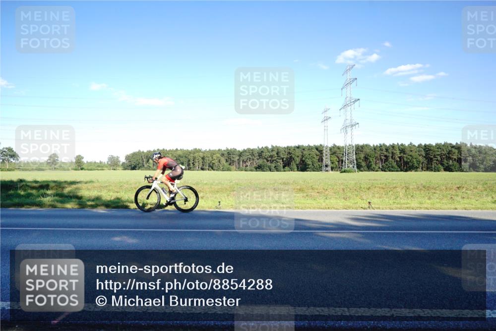 07.09.2025 - 19. Norderstedt Triathlon Michael Burmester http://msf.ph/oto/8854288 07.09.2025 16:13:04 Radfahren 885, 1059 meine-sportfotos.de