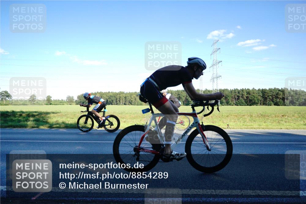 07.09.2025 - 19. Norderstedt Triathlon Michael Burmester http://msf.ph/oto/8854289 07.09.2025 16:13:05 Radfahren 885, 1059 meine-sportfotos.de