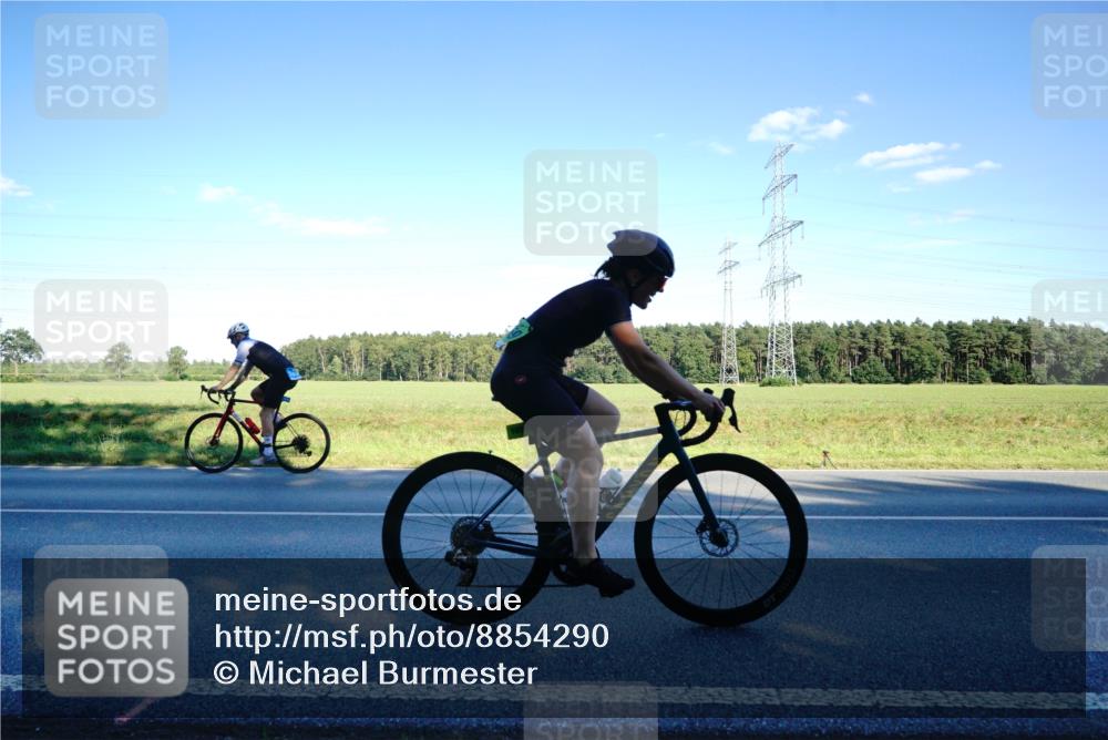 07.09.2025 - 19. Norderstedt Triathlon Michael Burmester http://msf.ph/oto/8854290 07.09.2025 16:13:06 Radfahren 885, 1059, 1082 meine-sportfotos.de