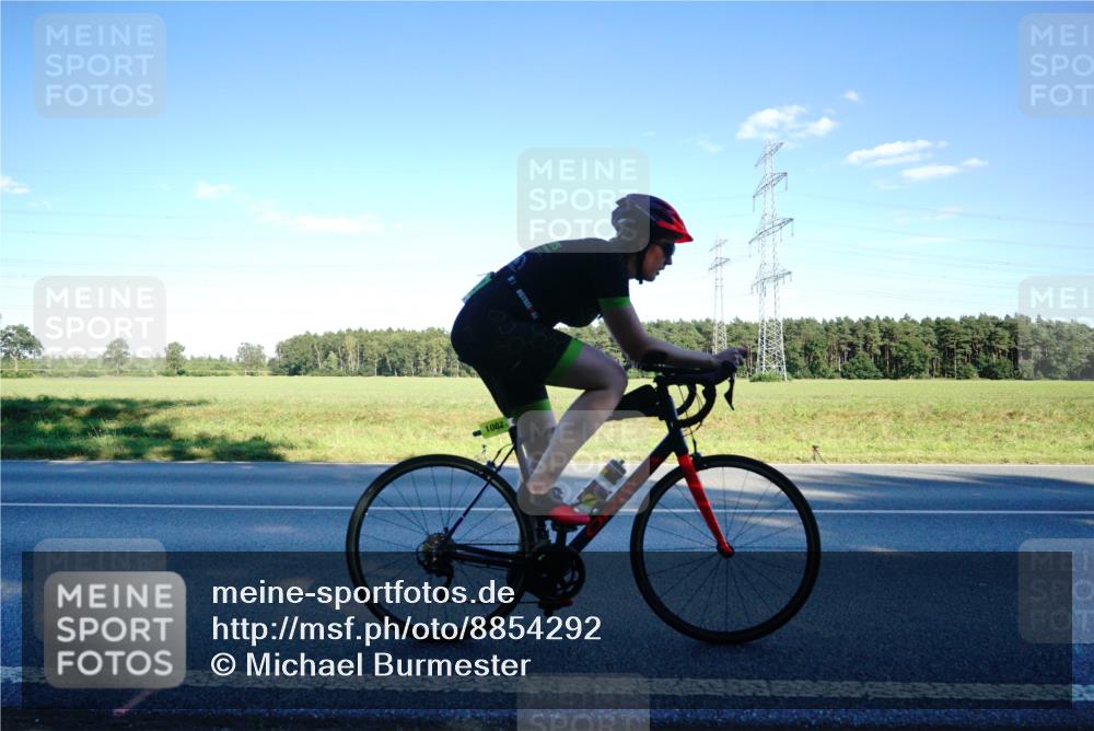 07.09.2025 - 19. Norderstedt Triathlon Michael Burmester http://msf.ph/oto/8854292 07.09.2025 16:13:08 Radfahren 885, 1059, 1082 meine-sportfotos.de