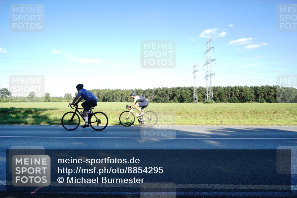 07.09.2025 - 19. Norderstedt Triathlon Michael Burmester http://msf.ph/oto/8854295 07.09.2025 16:13:13 Radfahren 947 meine-sportfotos.de