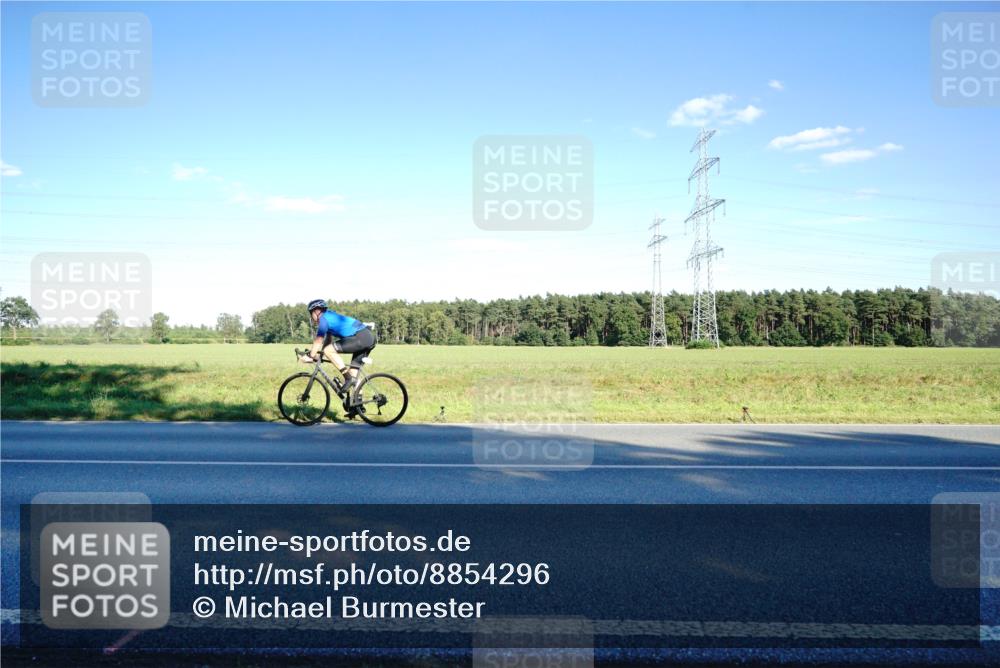 07.09.2025 - 19. Norderstedt Triathlon Michael Burmester http://msf.ph/oto/8854296 07.09.2025 16:13:17 Radfahren 1476 meine-sportfotos.de