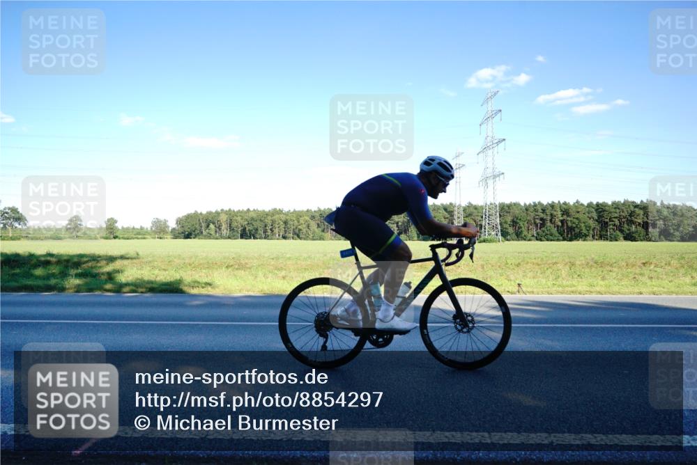 07.09.2025 - 19. Norderstedt Triathlon Michael Burmester http://msf.ph/oto/8854297 07.09.2025 16:13:18 Radfahren 1106, 1476 meine-sportfotos.de