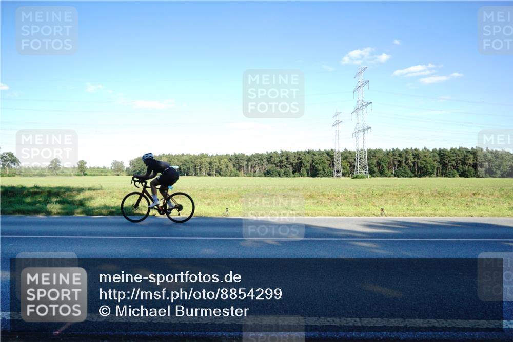 07.09.2025 - 19. Norderstedt Triathlon Michael Burmester http://msf.ph/oto/8854299 07.09.2025 16:13:23 Radfahren 1050, 1060, 1076, 1090, 1106 meine-sportfotos.de