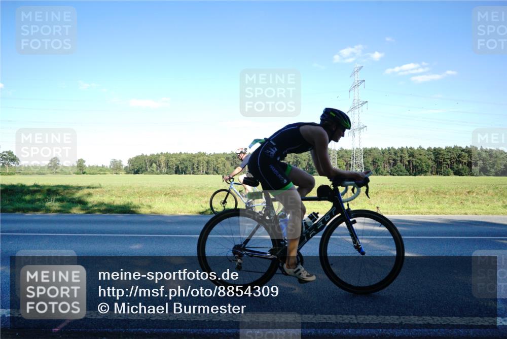 07.09.2025 - 19. Norderstedt Triathlon Michael Burmester http://msf.ph/oto/8854309 07.09.2025 16:13:37 Radfahren 1044, 1067, 1582 meine-sportfotos.de