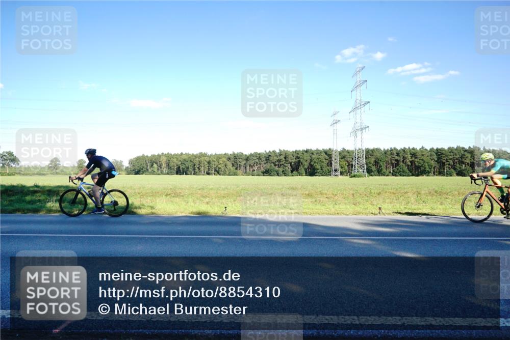 07.09.2025 - 19. Norderstedt Triathlon Michael Burmester http://msf.ph/oto/8854310 07.09.2025 16:13:38 Radfahren 1044, 1067 meine-sportfotos.de