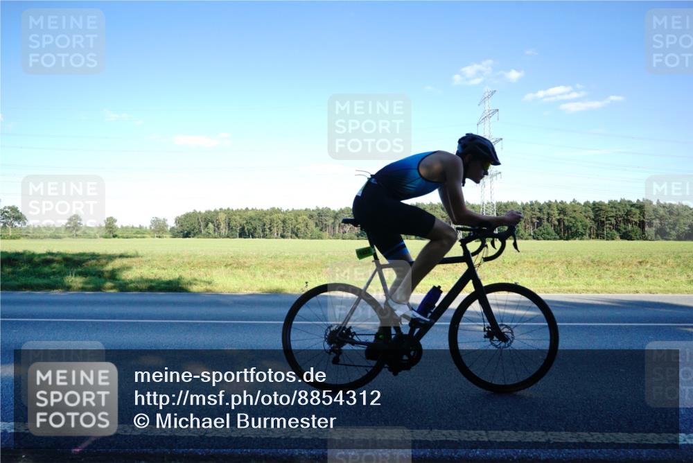 07.09.2025 - 19. Norderstedt Triathlon Michael Burmester http://msf.ph/oto/8854312 07.09.2025 16:13:44 Radfahren 1625 meine-sportfotos.de