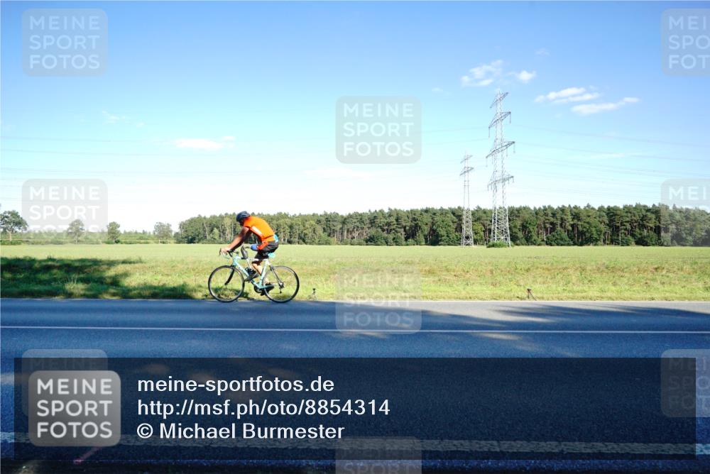 07.09.2025 - 19. Norderstedt Triathlon Michael Burmester http://msf.ph/oto/8854314 07.09.2025 16:13:49 Radfahren 910, 1625 meine-sportfotos.de