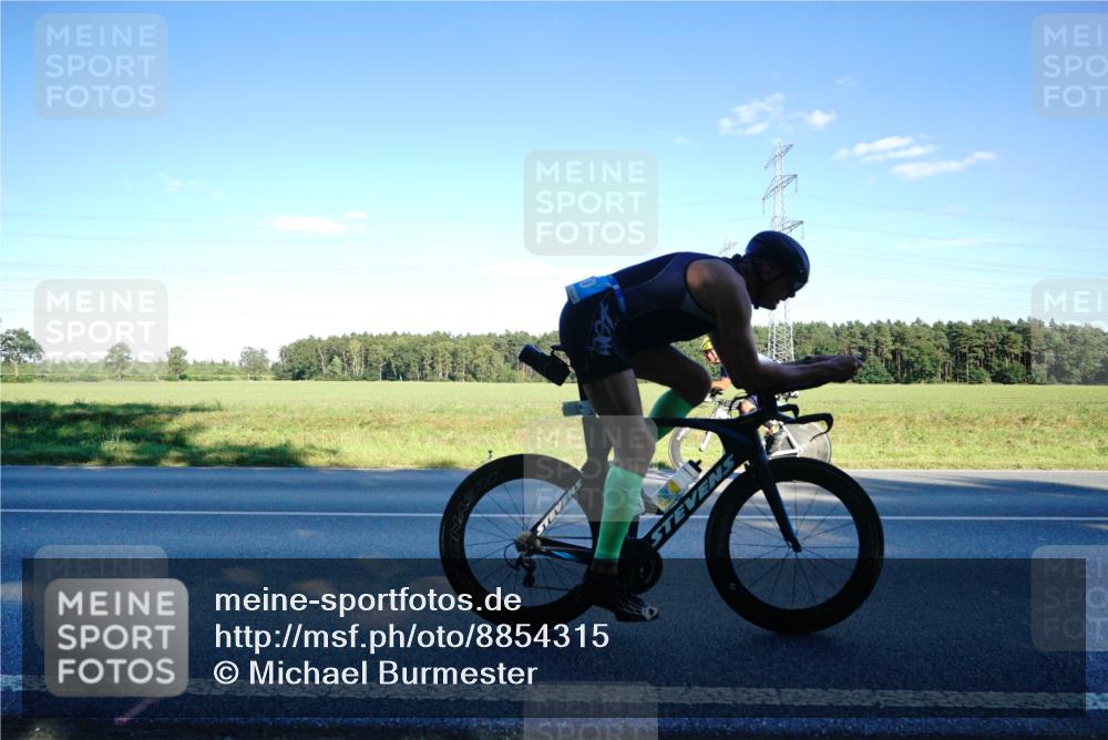 07.09.2025 - 19. Norderstedt Triathlon Michael Burmester http://msf.ph/oto/8854315 07.09.2025 16:13:50 Radfahren 910, 1625 meine-sportfotos.de