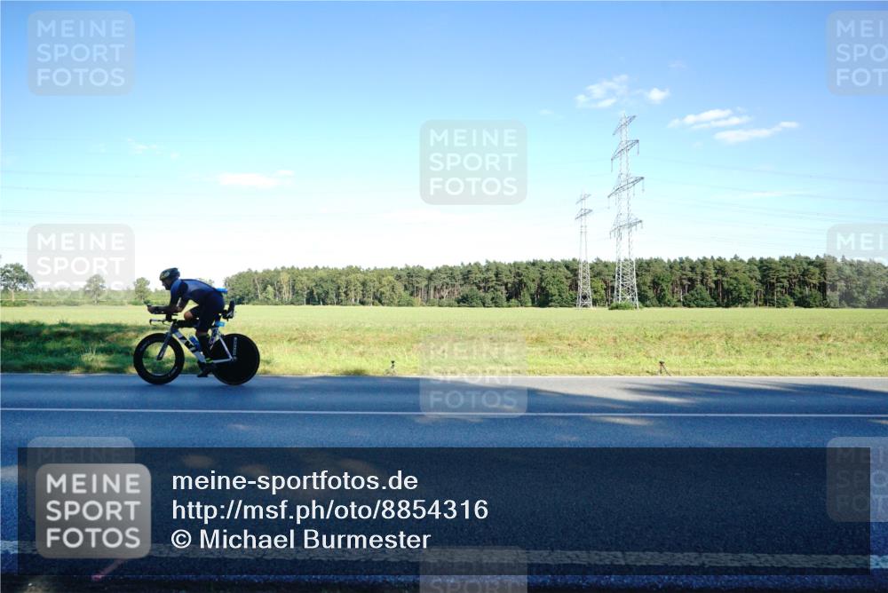 07.09.2025 - 19. Norderstedt Triathlon Michael Burmester http://msf.ph/oto/8854316 07.09.2025 16:13:50 Radfahren 910, 1625 meine-sportfotos.de