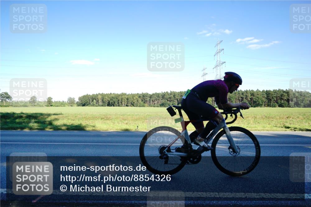 07.09.2025 - 19. Norderstedt Triathlon Michael Burmester http://msf.ph/oto/8854326 07.09.2025 16:14:14 Radfahren 1612 meine-sportfotos.de