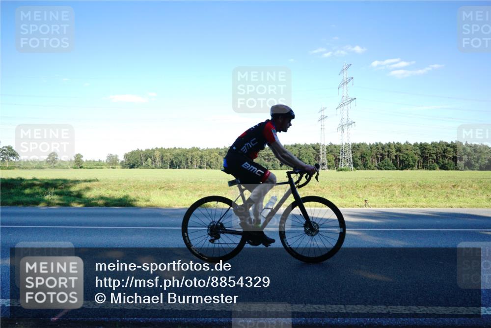 07.09.2025 - 19. Norderstedt Triathlon Michael Burmester http://msf.ph/oto/8854329 07.09.2025 16:14:19 Radfahren 934 meine-sportfotos.de