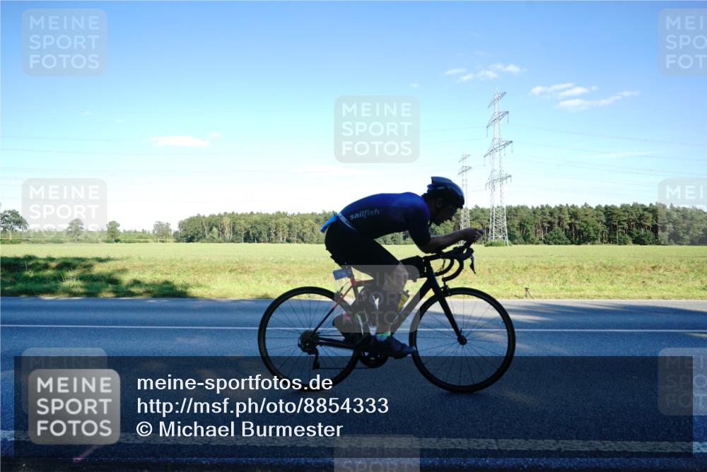 07.09.2025 - 19. Norderstedt Triathlon Michael Burmester http://msf.ph/oto/8854333 07.09.2025 16:14:29 Radfahren 380, 415, 1584 meine-sportfotos.de