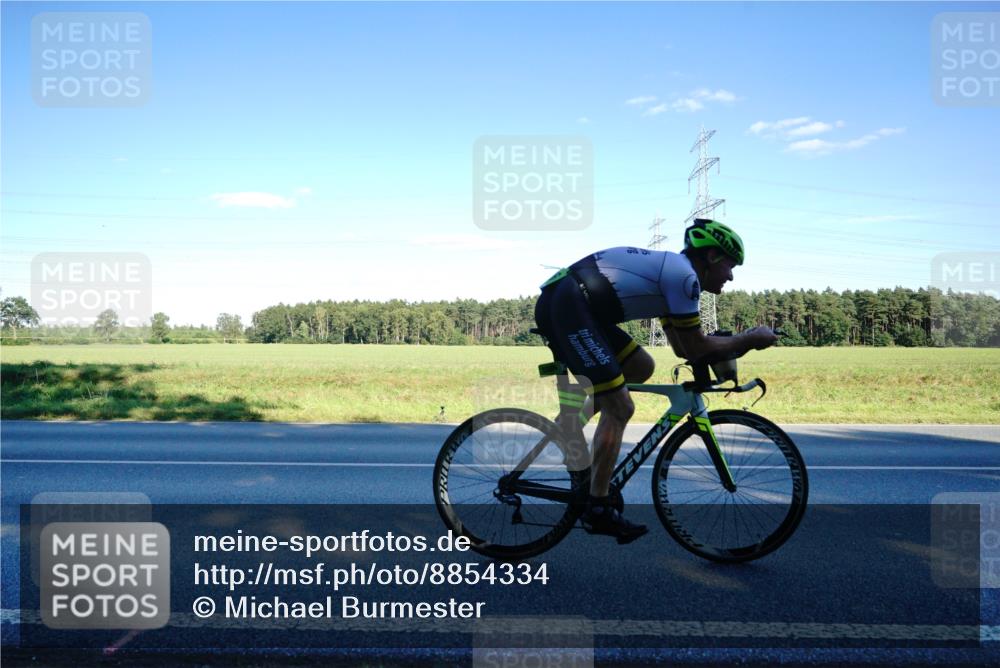07.09.2025 - 19. Norderstedt Triathlon Michael Burmester http://msf.ph/oto/8854334 07.09.2025 16:14:33 Radfahren 380, 409, 1586 meine-sportfotos.de