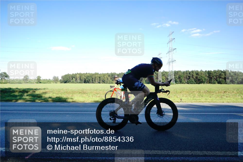 07.09.2025 - 19. Norderstedt Triathlon Michael Burmester http://msf.ph/oto/8854336 07.09.2025 16:14:40 Radfahren 1049, 1613 meine-sportfotos.de