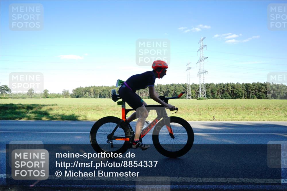 07.09.2025 - 19. Norderstedt Triathlon Michael Burmester http://msf.ph/oto/8854337 07.09.2025 16:14:42 Radfahren 1049, 1052, 1613 meine-sportfotos.de