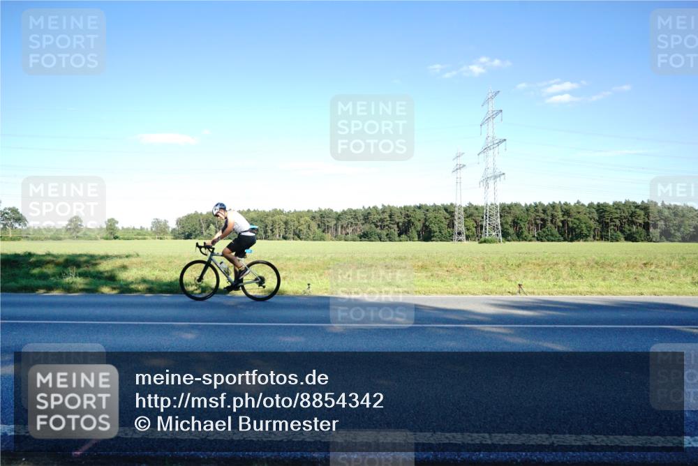 07.09.2025 - 19. Norderstedt Triathlon Michael Burmester http://msf.ph/oto/8854342 07.09.2025 16:14:54 Radfahren 893, 942, 1097 meine-sportfotos.de