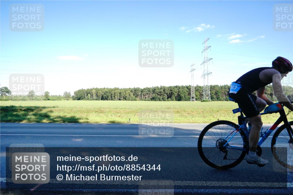 07.09.2025 - 19. Norderstedt Triathlon Michael Burmester http://msf.ph/oto/8854344 07.09.2025 16:14:55 Radfahren 893, 942 meine-sportfotos.de