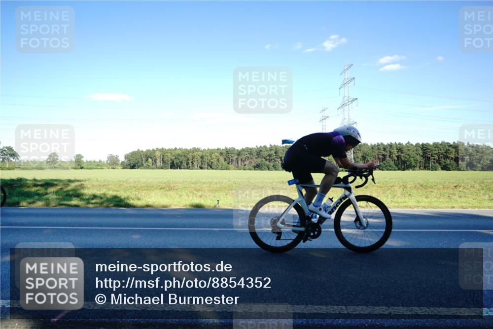 07.09.2025 - 19. Norderstedt Triathlon Michael Burmester http://msf.ph/oto/8854352 07.09.2025 16:15:23 Radfahren 873, 894 meine-sportfotos.de