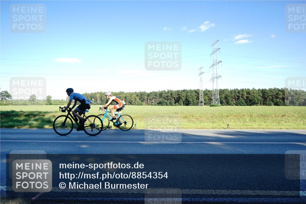 07.09.2025 - 19. Norderstedt Triathlon Michael Burmester http://msf.ph/oto/8854354 07.09.2025 16:15:27 Radfahren 873, 894 meine-sportfotos.de