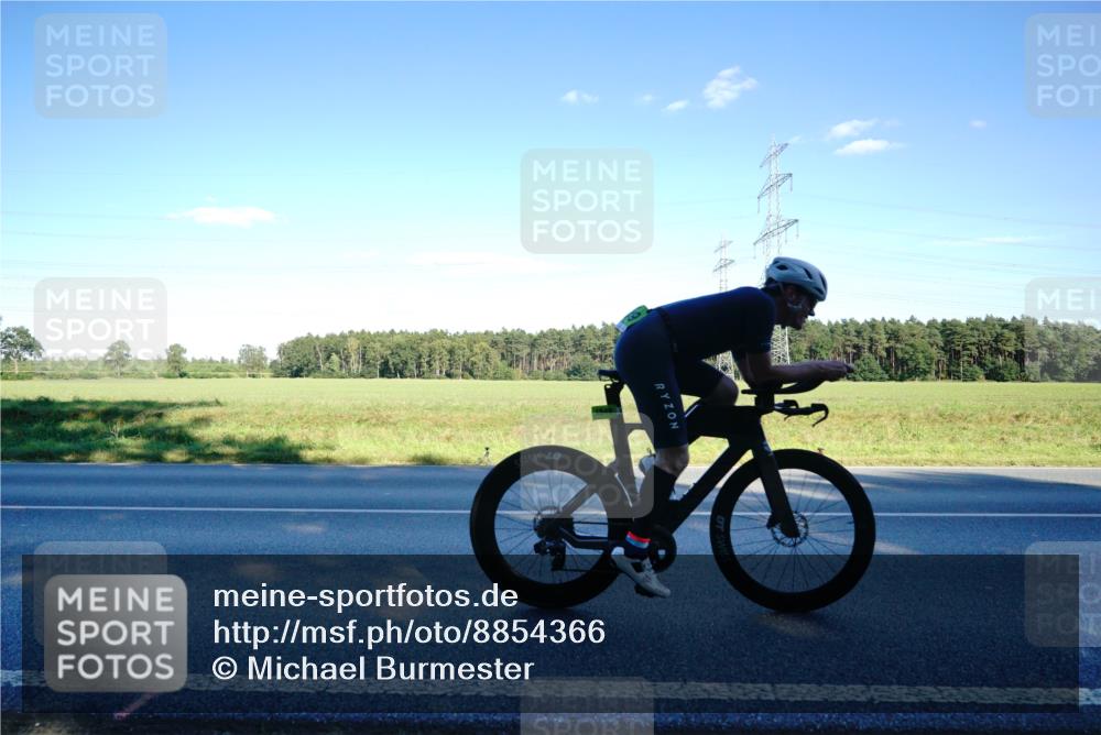 07.09.2025 - 19. Norderstedt Triathlon Michael Burmester http://msf.ph/oto/8854366 07.09.2025 16:15:49 Radfahren 1409, 1549 meine-sportfotos.de