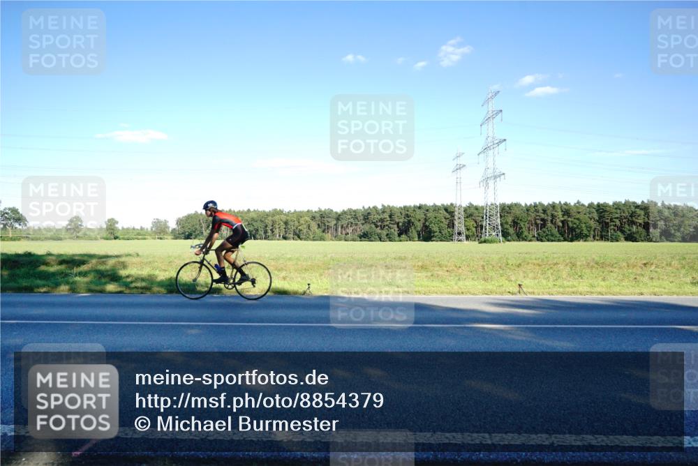 07.09.2025 - 19. Norderstedt Triathlon Michael Burmester http://msf.ph/oto/8854379 07.09.2025 16:16:06 Radfahren 1618 meine-sportfotos.de