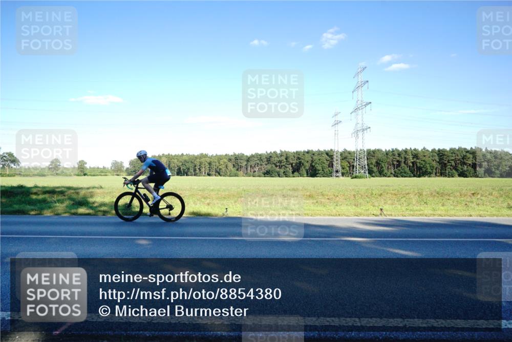 07.09.2025 - 19. Norderstedt Triathlon Michael Burmester http://msf.ph/oto/8854380 07.09.2025 16:16:08 Radfahren 1618 meine-sportfotos.de