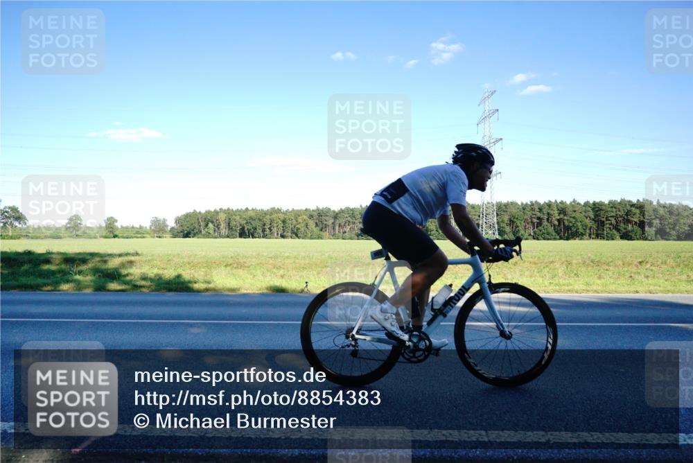07.09.2025 - 19. Norderstedt Triathlon Michael Burmester http://msf.ph/oto/8854383 07.09.2025 16:16:18 Radfahren 955, 1103 meine-sportfotos.de