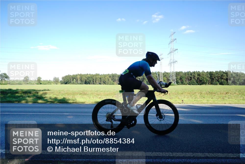 07.09.2025 - 19. Norderstedt Triathlon Michael Burmester http://msf.ph/oto/8854384 07.09.2025 16:16:20 Radfahren 955, 1103 meine-sportfotos.de
