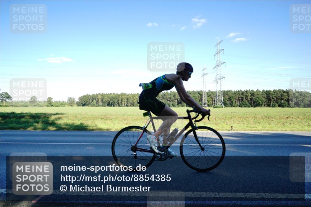 07.09.2025 - 19. Norderstedt Triathlon Michael Burmester http://msf.ph/oto/8854385 07.09.2025 16:16:24 Radfahren 1063, 1089, 1103 meine-sportfotos.de