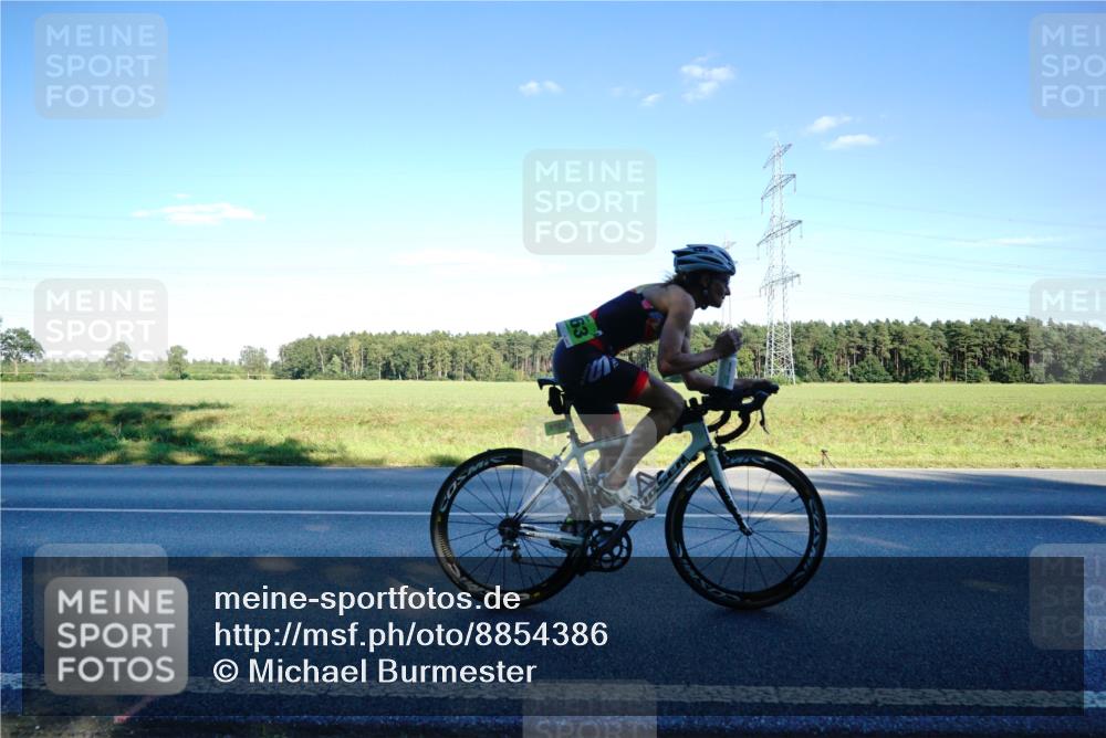07.09.2025 - 19. Norderstedt Triathlon Michael Burmester http://msf.ph/oto/8854386 07.09.2025 16:16:26 Radfahren 372, 1063, 1089, 1455 meine-sportfotos.de