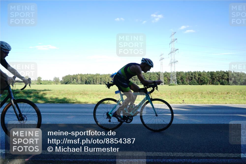 07.09.2025 - 19. Norderstedt Triathlon Michael Burmester http://msf.ph/oto/8854387 07.09.2025 16:16:28 Radfahren 372, 1063, 1075, 1089, 1455 meine-sportfotos.de