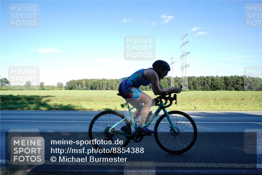 07.09.2025 - 19. Norderstedt Triathlon Michael Burmester http://msf.ph/oto/8854388 07.09.2025 16:16:29 Radfahren 372, 1063, 1075, 1455 meine-sportfotos.de