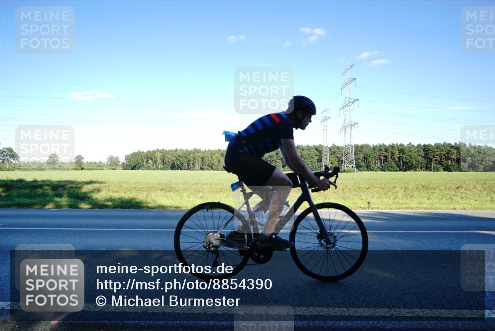 07.09.2025 - 19. Norderstedt Triathlon Michael Burmester http://msf.ph/oto/8854390 07.09.2025 16:16:37 Radfahren 1093, 1444 meine-sportfotos.de