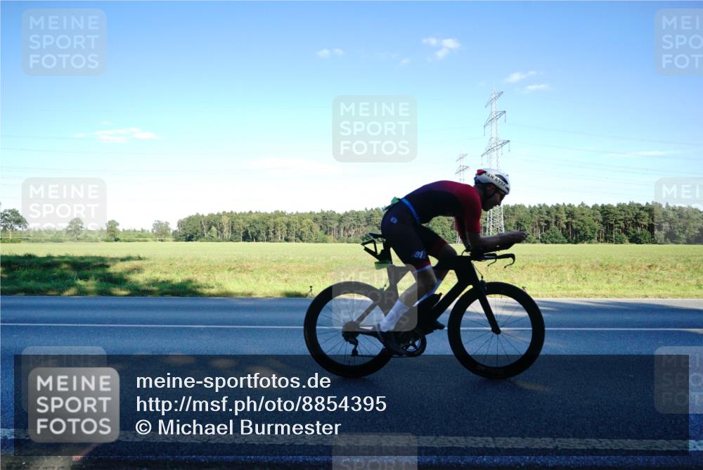07.09.2025 - 19. Norderstedt Triathlon Michael Burmester http://msf.ph/oto/8854395 07.09.2025 16:16:43 Radfahren 1573 meine-sportfotos.de