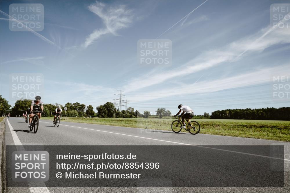 07.09.2025 - 19. Norderstedt Triathlon Michael Burmester http://msf.ph/oto/8854396 07.09.2025 11:57:47 Radfahren 186, 202, 775, 1286 meine-sportfotos.de
