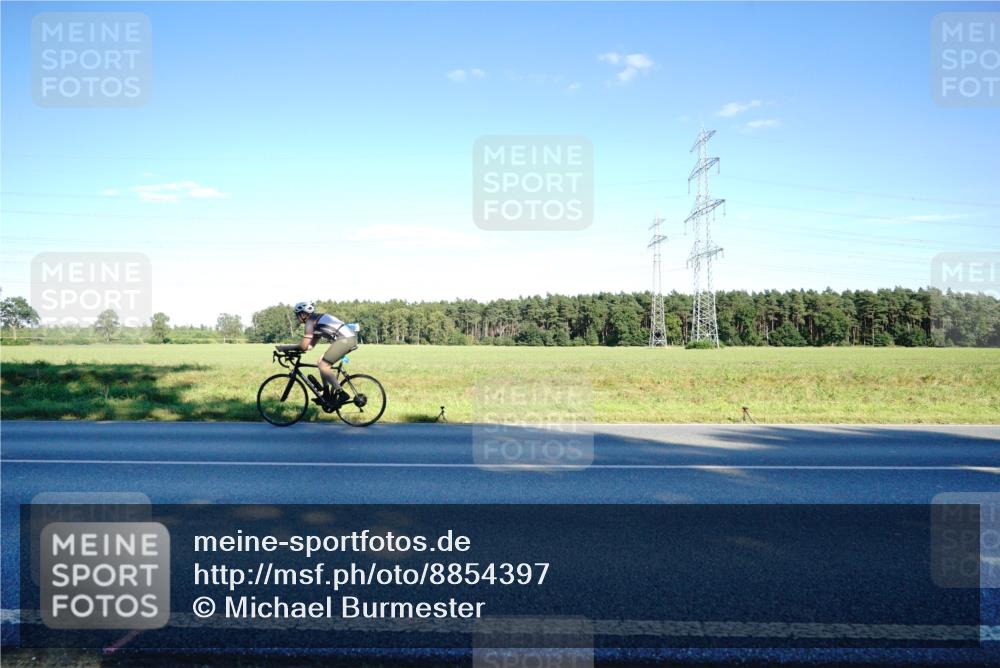 07.09.2025 - 19. Norderstedt Triathlon Michael Burmester http://msf.ph/oto/8854397 07.09.2025 16:16:46 Radfahren 1573 meine-sportfotos.de