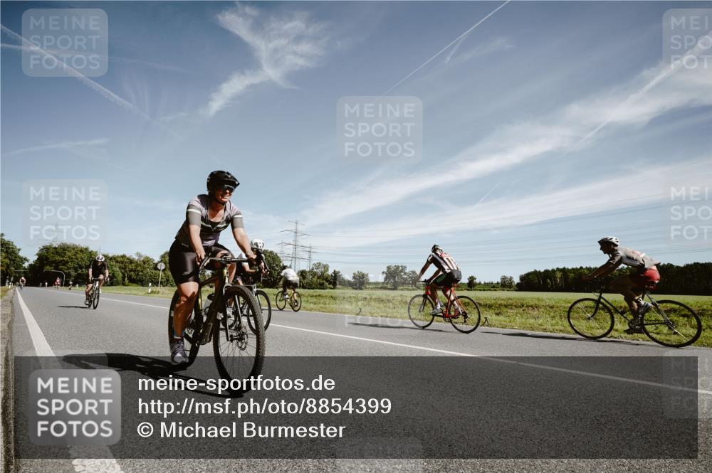 07.09.2025 - 19. Norderstedt Triathlon Michael Burmester http://msf.ph/oto/8854399 07.09.2025 11:57:47 Radfahren 186, 202, 775, 1286 meine-sportfotos.de