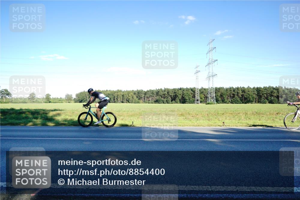 07.09.2025 - 19. Norderstedt Triathlon Michael Burmester http://msf.ph/oto/8854400 07.09.2025 16:16:49 Radfahren 903, 1077, 1581 meine-sportfotos.de